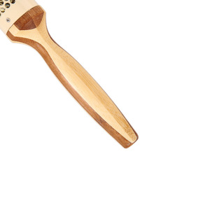Brosse ronde en bambou à poils de sanglier ventilée pour salon, volumisante et bouclante, disponible en tailles grande, moyenne et petite - Product Image 3