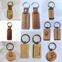 Vente en gros de porte-clés carrés en bois naturel personnalisés avec gravure au laser, logo, pour cadeau promotionnel