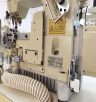 Machine à coudre industrielle à pied marcheur à grande vitesse à triple aiguille pour l'ourlet des t-shirts, dispositif de coupe pour sous-vêtements masculins RN9300-TQ