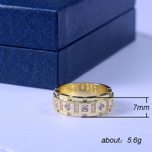 Anello da Donna con Accenti in Pietra Color Oro, Gioiello da Dito alla Moda - Product Image 3