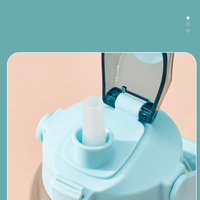 Bouteille d'eau personnalisée de 2000 ml grande capacité avec couvercle à ouverture rapide, rappel de l'heure et gobelet givré pour le sport et le fitness en extérieur