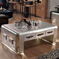 Table basse de style loft industriel rétro aviateur, en aluminium durable et luxueux, avec chaise pour salon