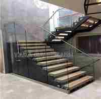 Marches d'escalier en bois massif à LED activées par capteur, design à montant ouvert, pour loft et villa modernes