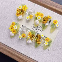Faux ongles à presser en gros, faits à la main, jaunes, motif dessin animé, forme courte, en acrylique, avec accents lapin