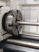 QK1330 Hochleistungs-CNC-Rohrgewindedrehmaschine mit GSK-Steuerung, 305mm Große Bohrung, Multifunktionale Metallbearbeitungsmaschine