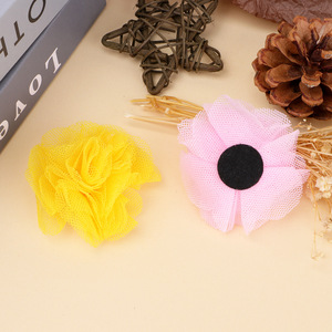 Flor de tela de gasa con pompones de 12 cm, hecha a mano, para accesorios de joyería y ropa DIY. - Product Image 4