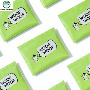 Sac d'emballage pour vêtements pour animaux de compagnie en matériau CPE refermable avec fermeture éclair et logo personnalisé imprimé - Product Image 4