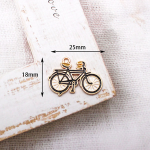 Pendentif Breloque Personnalisé de Haute Qualité, Style Vintage Minimaliste, Motif Enveloppe Tetragrammaton, pour Ensembles de Mode avec Logo Métallique, Vente en Gros - Product Image 2