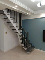 Escalier pliant intérieur pour loft complet et duplex, avec structure en acier et bois, et garde-corps, installation sur mesure