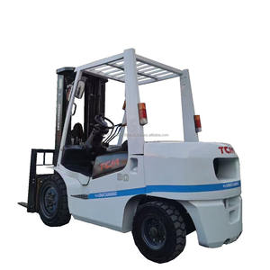 Chariot élévateur triple TCM de 3 tonnes d'occasion avec moteur diesel pour bâtiment électrique, hauteur de levage de 4.5m, 3 mâts dans la cour de Hefei - Product Image 1