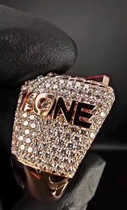 แหวนโมอิสซาไนต์เงินแท้ 925 ดีไซน์หรูหรา โดดเด่น สำหรับทุกเพศ พร้อมดีไซน์วงแหวนล้อมเพชรแบบพิเศษ ทนทาน ใส่ได้ทุกวัน เหมาะสำหรับโอกาสพิเศษ - Product Image 3