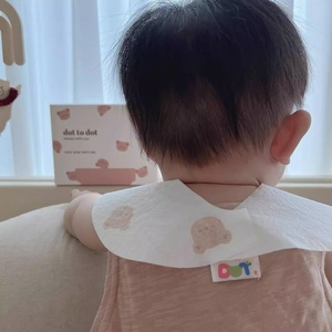 Bavoirs jetables en tissu non tissé pour bébé, imprimés de dessins animés, imperméables, portables et ajustables pour garçons et filles - Product Image 2