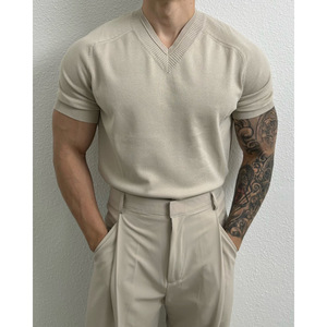 T-shirt tricoté à manches courtes pour hommes, col en V, coupe ajustée, en soie glacée, couleur unie, vêtements d'été pour adolescents - Product Image 1