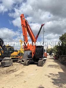 Pelles japonaises Hitachi d'occasion châssis mobile sur chenilles sans rouille année 2022 avec moteur Izusu 6BG1 - Product Image 4