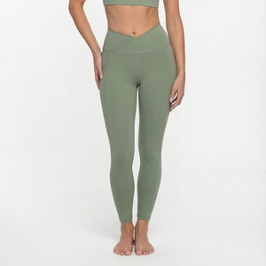 Leggings Sportivi Corti da <span class=keywords><strong>Donna</strong></span> per Yoga, Pilates e Allenamento, a Vita Alta Incrociata, Asciugatura Rapida, Effetto Push-Up, Contenitivi, <span class=keywords><strong>Taglie</strong></span> <span class=keywords><strong>Forti</strong></span> - Product Image 4