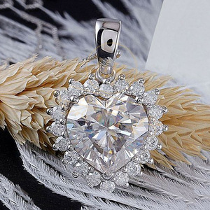 Collana con Ciondolo a Cuore per Donne, Elegante Gioiello d'Amore, Accessorio di Moda per Uso Quotidiano, Idea Regalo - Product Image 3