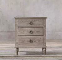 Table de chevet R/H de style campagnard américain, en bois massif, à trois tiroirs, antique, vintage, effet vieilli, rétro, pour chambre à coucher