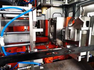 Stampi per Bottiglie di Olio Lubrificante in HDPE da 1L 2L 4L 5L 10L 20L 25L con Sistema di Rimozione Automatica dei Spigoli - Product Image 6