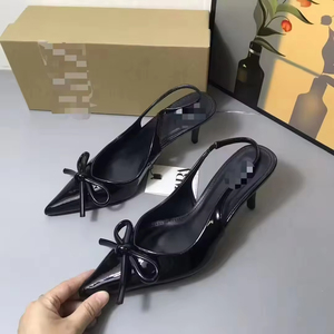 Sandalias de tacón alto para mujer, estilo personalizado, tacón fino, venta al por mayor, punta puntiaguda, negras, con tira trasera, sandalias de verano en stock - Product Image 2