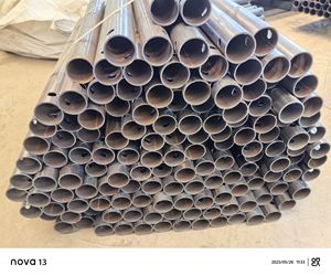Estructuras de acero fabricadas a medida | Vigas H soldadas, tubos redondos perforados y placas de conexión de acero para la construcción
