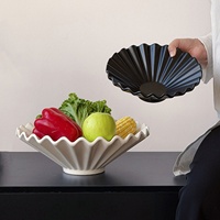 Noordse minimalistische keramische decoratieve schaal met golvende rand, opbergbak voor sieraden, sleutels, snacks, fruit, tafeldecoratie, centerpiece