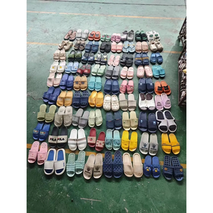 Pantofole Usate a Prezzo Conveniente, Ciabatte Miste per Casa all'Ingrosso, Balloni di Ciabatte di Seconda Mano - Product Image 6