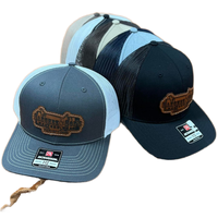 Casquette Richardson 112 Trucker verte en mesh avec logo personnalisé en PVC