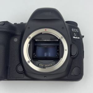 كاميرا كانون 5D مارك الرابعة DSLR مستعملة أصلية + عدسة 24-105 ملم F/4 بحالة ممتازة جاهزة لتصوير الفيديو بدقة 4K و30.4 ميجابكسل - Product Image 4