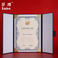 Carpeta de Presentación de Cartón A4, Personalizada, Dorada, Triple Pliegue, con Impresión UV, Porta Certificados con Botón Cuadrado