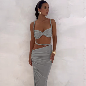 Atractivo Conjunto de Falda Larga de 2 Piezas para Mujer Ropa de Playa Top Corto de Tirantes y Falda con Abertura Alta para Chicas - Product Image 4