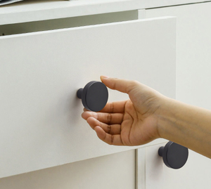Moderner Aluminium-Rändelgriff für Hotelschränke und Schubladen - Product Image 5