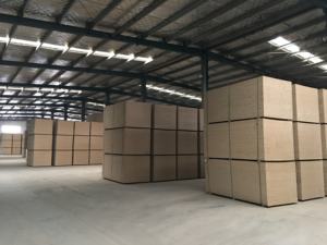 Pegamento fenólico E0 Tablero <span class=keywords><strong>Osb</strong></span> 4x8 <span class=keywords><strong>18mm</strong></span> 9mm 11mm 17mm 15mm Tablero de panel <span class=keywords><strong>Osb</strong></span> impermeable <span class=keywords><strong>Osb</strong></span> 3 para construcción - Product Image 5