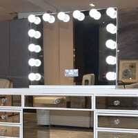 Coiffeuse de style vente chaude avec miroir lumineux à LED et prise de courant Ampoules en bois Coiffeuse éclairée