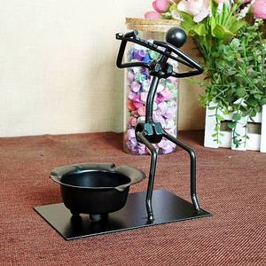 Cendriers musicaux Iron Man en noir, rangement et organisation à domicile, cendrier en métal créatif - Product Image 1