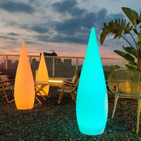 Lampe de sol décorative de cour lumineuse et colorée pour l'extérieur, lampe créative en polymère imperméable pour villa, camping, lampe à changement de couleur avec télécommande