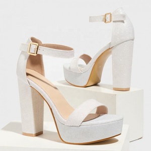 Sandales d'été à talon épais et bride unique, <span class=keywords><strong>plateforme</strong></span> imperméable à talon haut, chaussures sexy blanches scintillantes à bout ouvert pour femme, idéales pour les soirées en boîte de nuit - Product Image 5