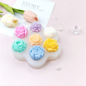 Moule à gâteau 3D à 7 cavités, mini-moules en silicone en forme de fleur, moules décoratifs pour <span class=keywords><strong>bougies</strong></span> parfumées et gypse, mignons petits moules à <span class=keywords><strong>bougies</strong></span> en forme de <span class=keywords><strong>fleurs</strong></span> fraîches - Product Image 3