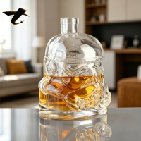 Moule en verre personnalisé pour bouteille : design unique, contour personnalisé, récipient exclusif pour spiritueux de marque.
