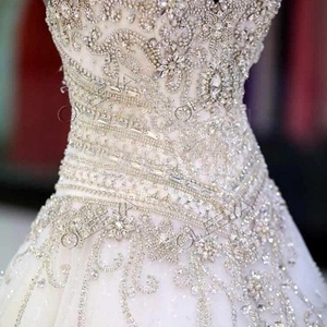 Strass en résine Oleeya multicolores en forme de goutte à coudre, strass à dos plat pour vêtements, robes et projets DIY - Product Image 6