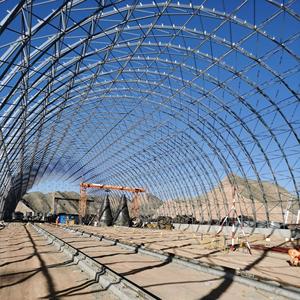 สนามกีฬาในร่มที่มีดีไซน์ทันสมัยและโครงสร้างเหล็กสำเร็จรูปน้ำหนักเบา เหมาะสำหรับบาสเกตบอล เทนนิส และแบดมินตัน - Product Image 3