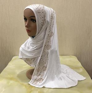 ฮิญาบผ้าไหมนมผ้าพันคอพลอยเทียมระยิบระยับสำหรับ2020010393ผู้หญิง - Product Image 6