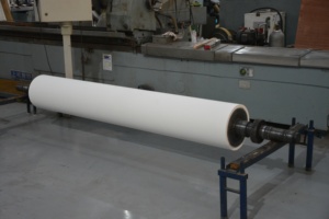 Rouleau de stratification en caoutchouc de silicone professionnel personnalisé de haute qualité Rouleau de pincement durable pour le traitement industriel - Product Image 6