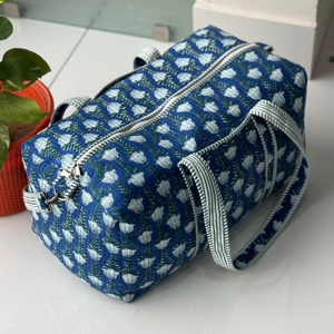 Bolsa de lona de algodón de moda con cierre de cremallera de impresión elegante On-The-Go Essentials para viajar - Product Image 1