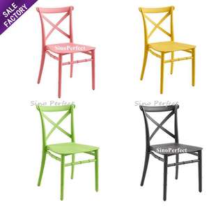 Sillas de Comedor de Hotel de Buena Calidad, Sillas de Resina Plástica Coloridas Apilables para Bodas, Fiestas, Niños, con Respaldo Cruzado - Product Image 1