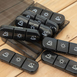 Organizador portátil de pastillas en forma de flor de 7 días con compartimentos individuales - Product Image 5