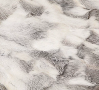Couverture de lit en fourrure de lapin véritable jaune-brun de luxe, idéale pour l'affichage en showroom, la décoration de villas et d'hôtels, ou comme écharpe de lit décorative.