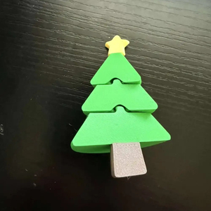 Estatua de árbol de Navidad pequeña impresa en 3D, movible y perfecta para agregar encanto festivo a la decoración del hogar en los estantes - Product Image 4