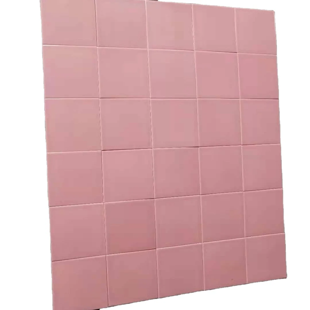 Quantité à la mode surface mate couleurs unies blanc rose noir vert carrelage mural en céramique extérieur petites tailles 15x15 cm