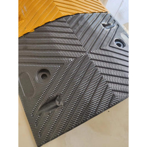 Reductores de velocidad de caucho de 15-25 mph con textura para uso en carreteras, gasolineras, garajes y bancos - Product Image 5