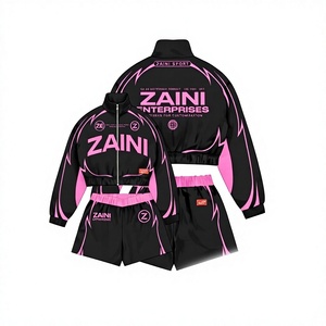Ensemble court coupe-vent brodé uni pour femme en polyester/nylon 240 GSM, idéal pour les sports d'hiver, avec empiècements noir et rose - Product Image 1